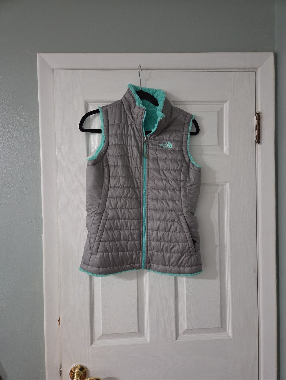 The North Face Girl's Reversible Mossbud Swir Vest Silver/Mint Green.  L